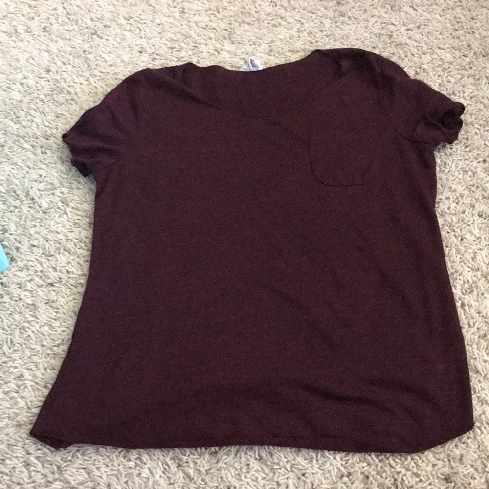 maroon t-shirt